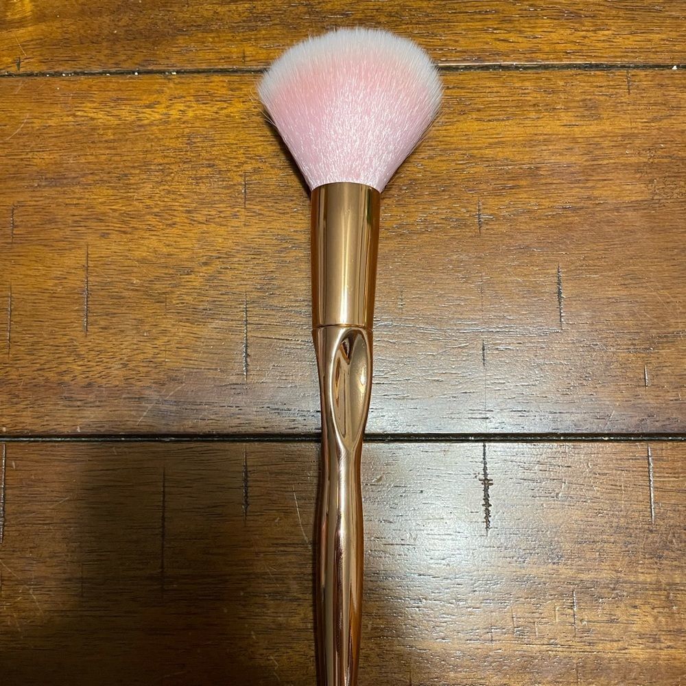 Rose Gold Makeup Brush